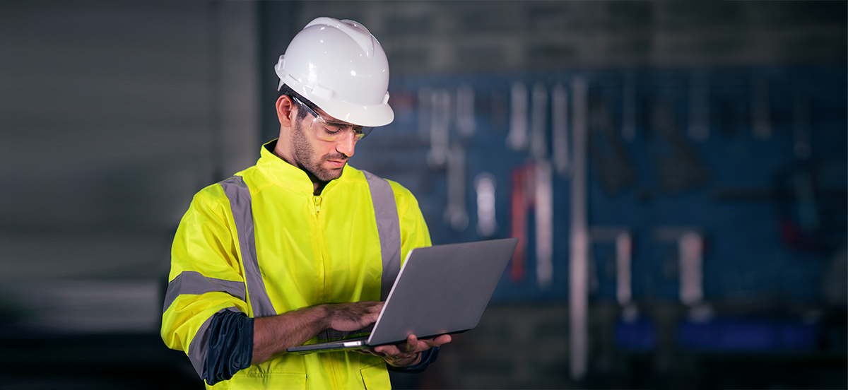 10 Essential Tips for Choosing the Right Workwear Online